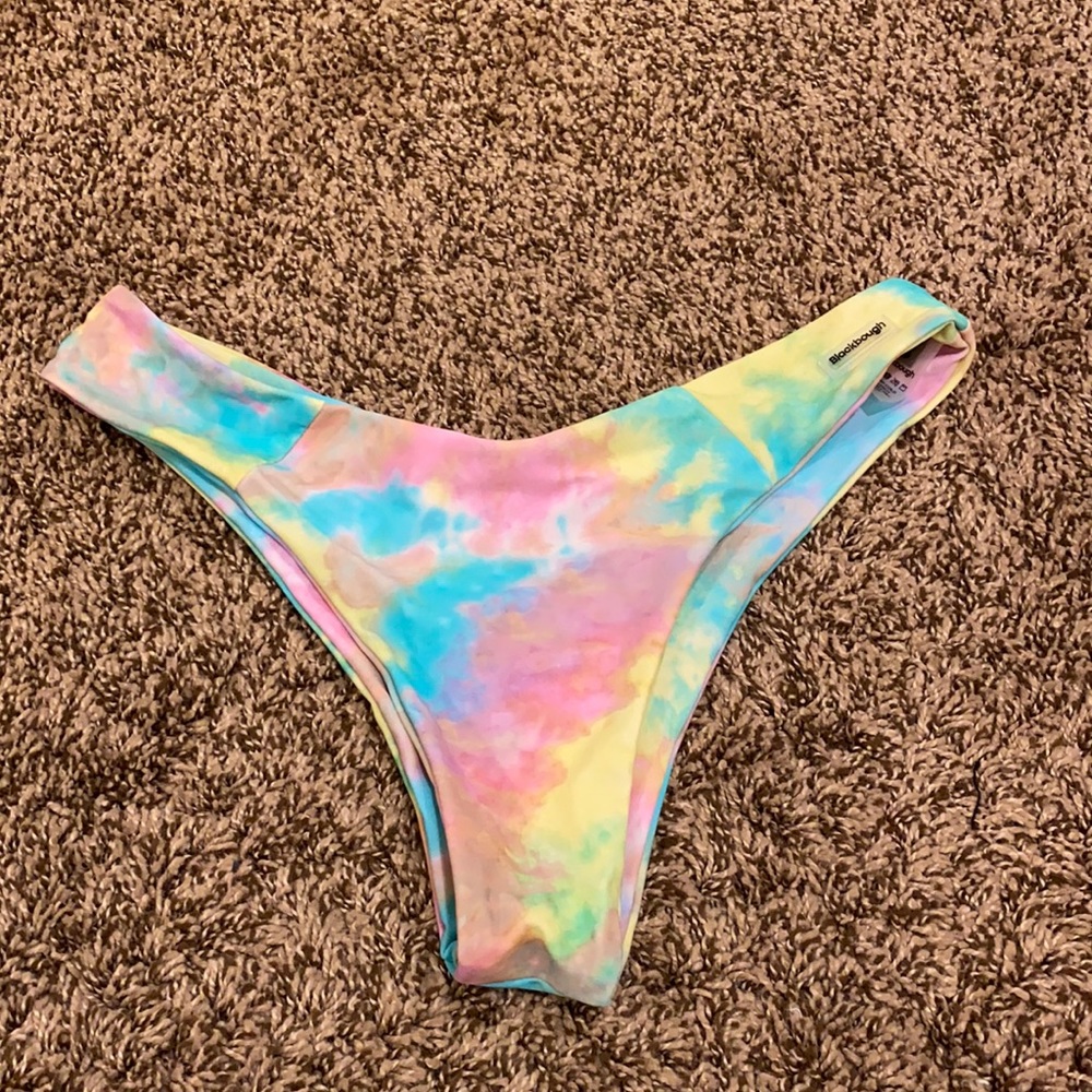 NWOT Blackbough maui bikini bottoms size M